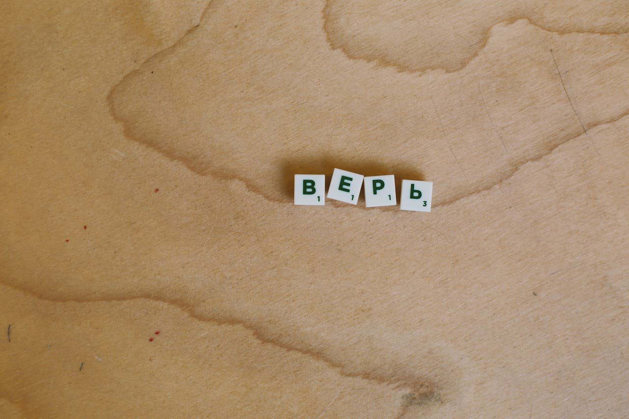 services-01 Scrabble tiles with Cyrillic letters spelling 'верь' displayed on a wooden surface.
